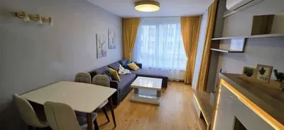 Salón; suelo de madera, luz natural, estilo moderno, techos altos