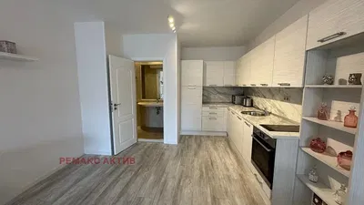 Living room; wood floor, natural light, modern style, high ceiling