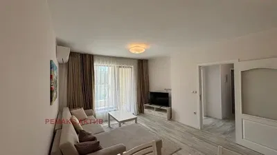 Living room; wood floor, natural light, modern style, high ceiling