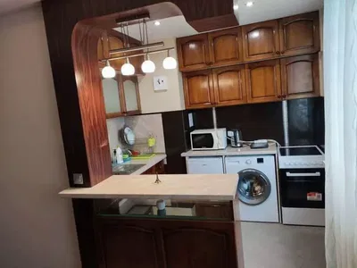 Wohnzimmer; holzboden, tageslicht, moderner stil, hohe decken