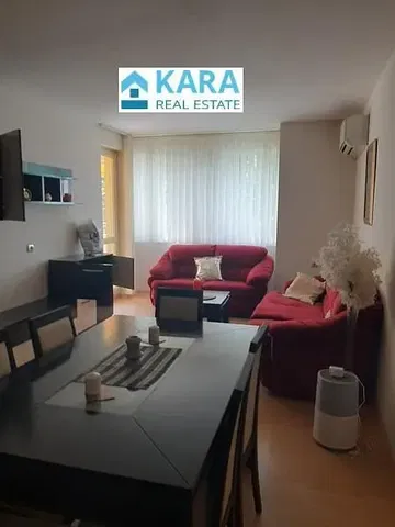 Living room; wood floor, natural light, modern style, high ceiling