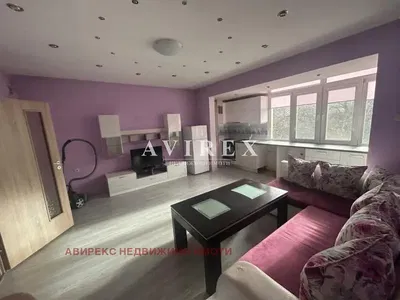 Wohnzimmer; holzboden, tageslicht, moderner stil, hohe decken