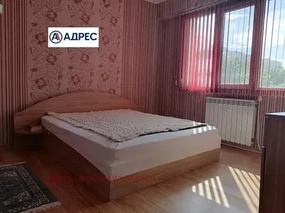 Wohnzimmer; holzboden, tageslicht, moderner stil, hohe decken