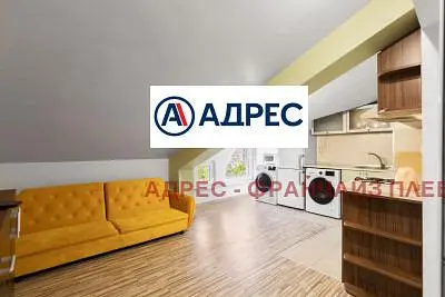 Wohnzimmer; holzboden, tageslicht, moderner stil, hohe decken