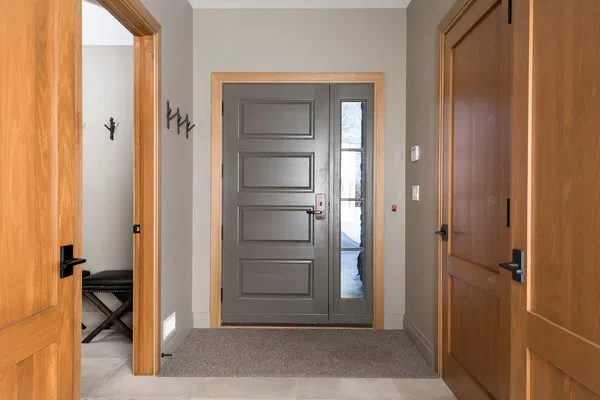 Cuisine; électroménager, carrelage, lumière naturelle, style moderne, rénové