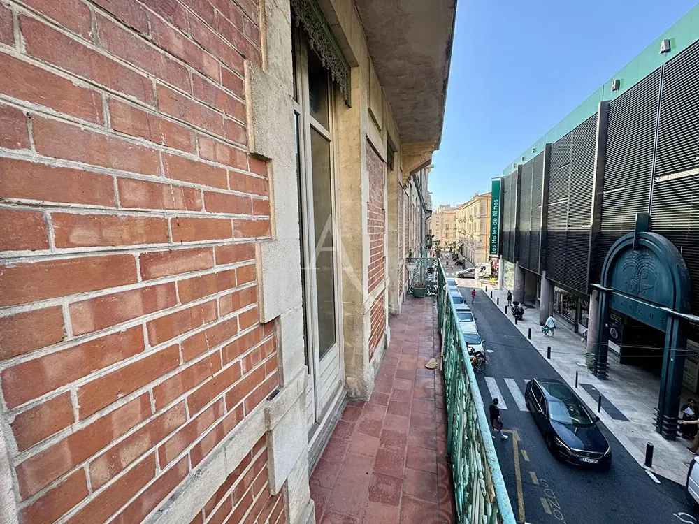 غرفة معيشة; أرضية خشبية, ضوء طبيعي, أسلوب عصري, أسقف عالية