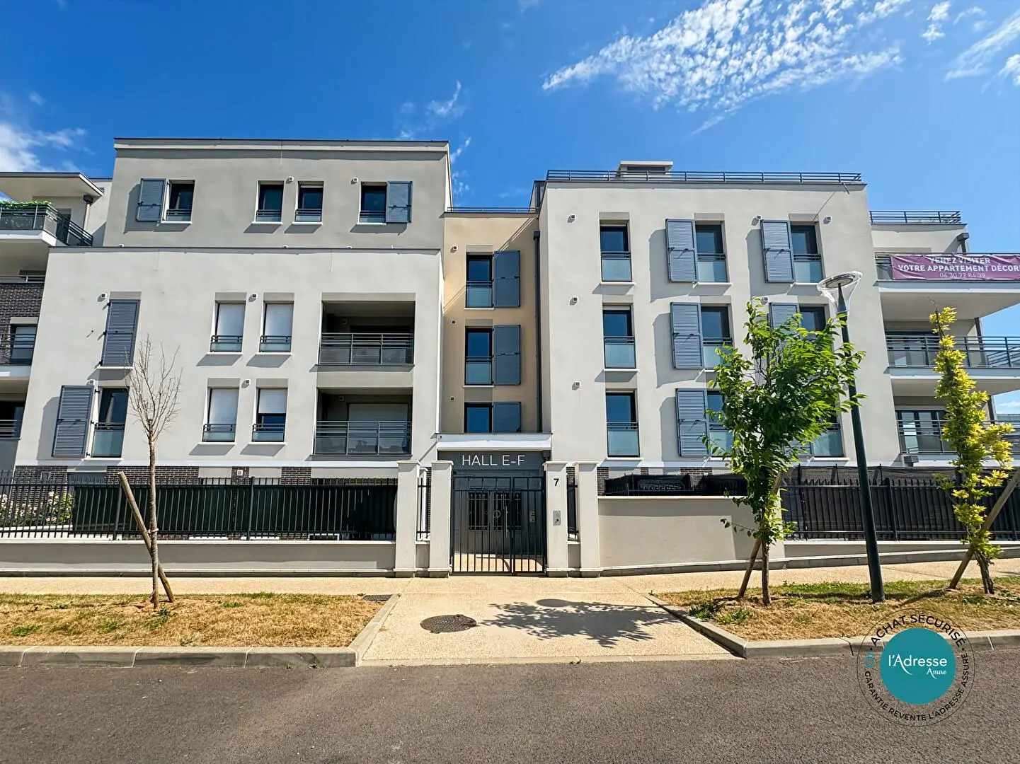 Cucina; elettrodomestici, pavimento in legno, luce naturale, stile moderno, ristrutturato