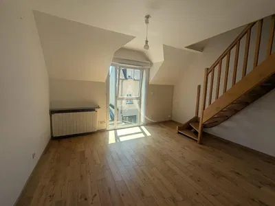 Cucina; elettrodomestici, pavimento in legno, luce naturale, stile moderno, ristrutturato