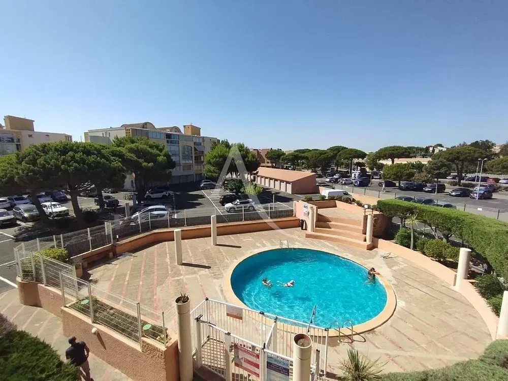 مطبخ; أجهزة المطبخ, أرضية خشبية, ضوء طبيعي, أسلوب عصري, مجدد