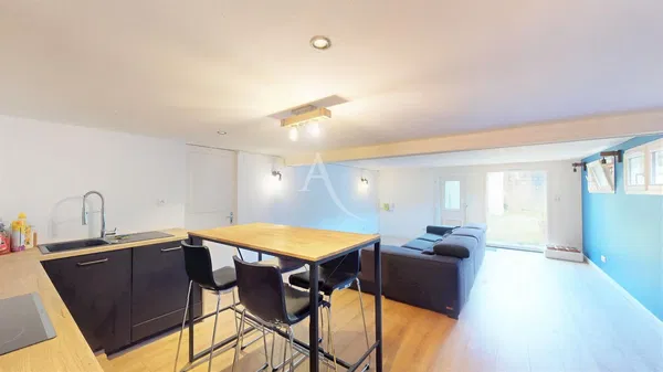 Mutfak; mutfak aletleri, ahşap zemin, doğal ışık, modern stil, tadilatlı