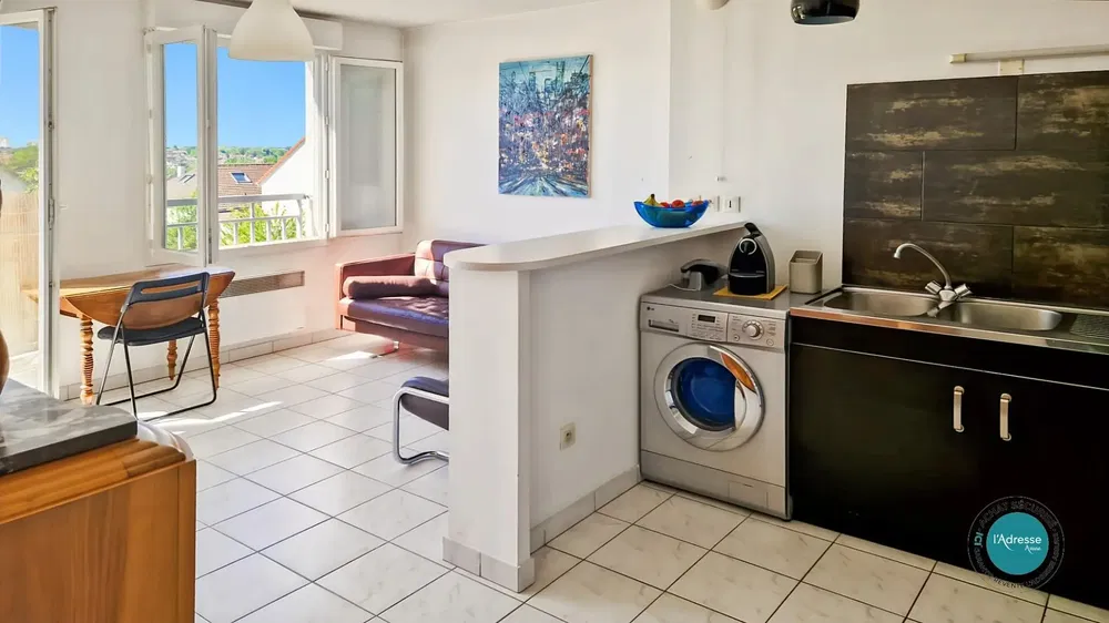 Cucina; elettrodomestici, pavimento in legno, luce naturale, stile moderno, ristrutturato