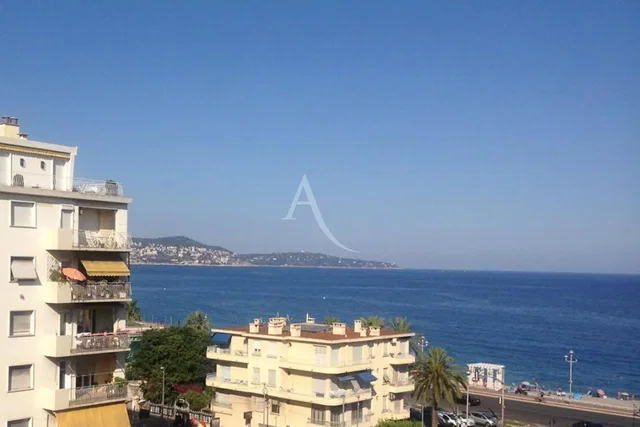 Living room; wood floor, natural light, modern style, high ceiling