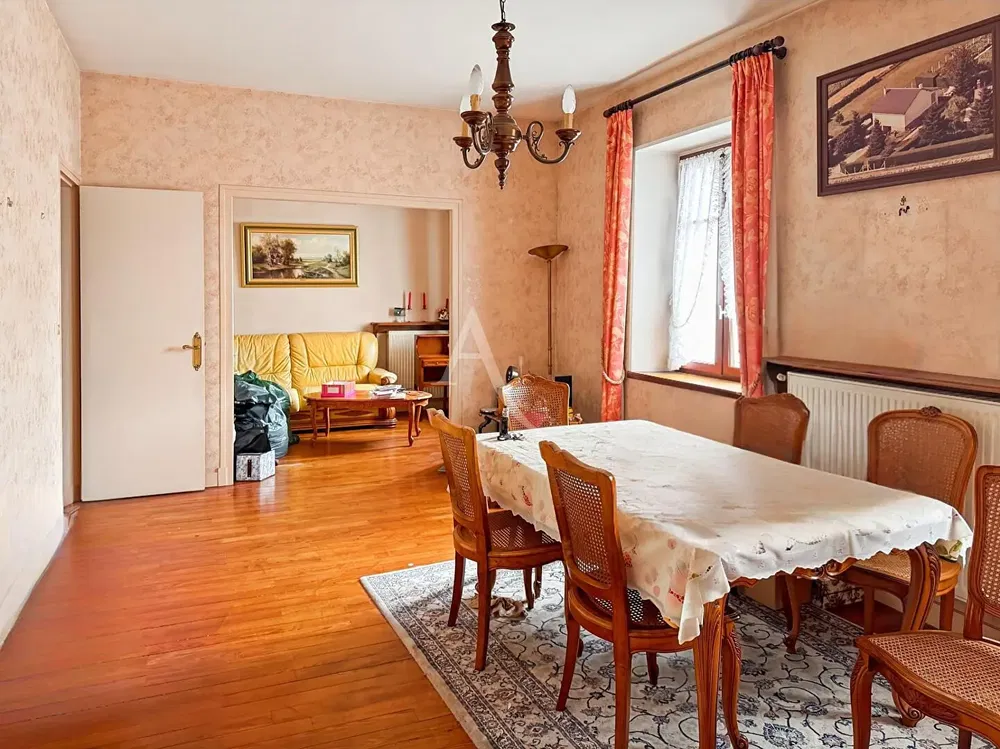 Kuchyňa; kuchynské spotrebiče, drevená podlaha, prirodzené svetlo, moderný štýl, po rekonštrukcii