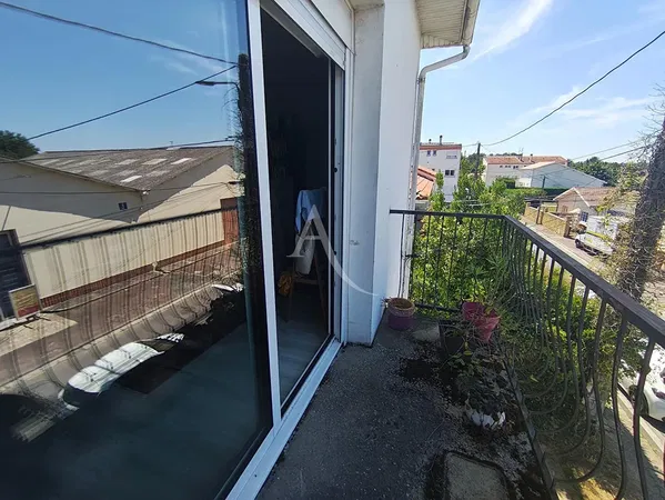 مطبخ; أجهزة المطبخ, أرضية خشبية, ضوء طبيعي, أسلوب عصري, مجدد