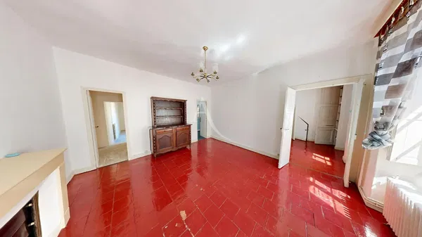 Oturma odası; ahşap zemin, doğal ışık, modern stil, yüksek tavan