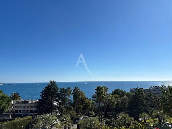 غرفة معيشة; أرضية خشبية, ضوء طبيعي, أسلوب عصري, أسقف عالية