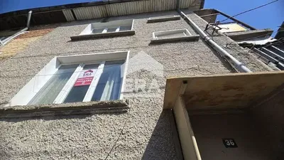 Wohnzimmer; holzboden, tageslicht, moderner stil, hohe decken