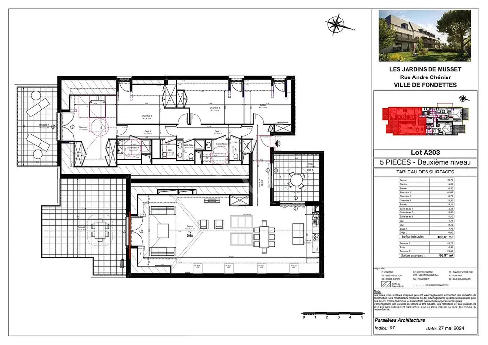 Soggiorno; pavimento in legno, luce naturale, stile moderno, soffitti alti