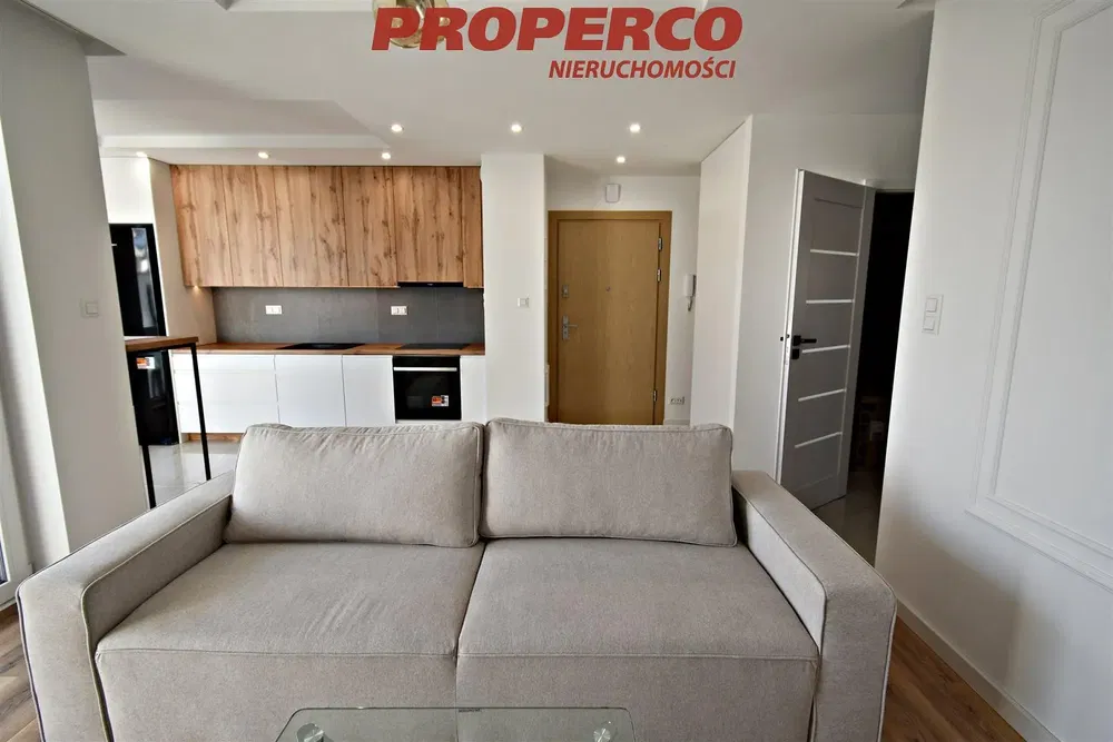 Хол; дървен под, естествена светлина, модерен стил, високи тавани