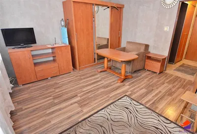 Soggiorno; pavimento in legno, luce naturale, stile moderno, soffitti alti