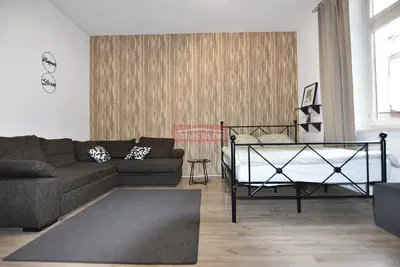 Cucina; elettrodomestici, pavimento in legno, luce naturale, stile moderno, ristrutturato