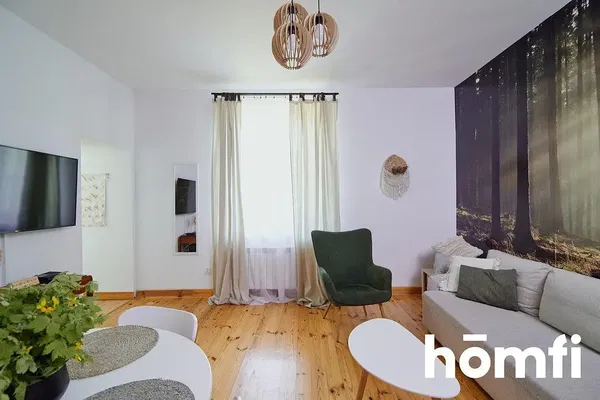 Kuchnia; sprzęt kuchenny, podłoga drewniana, światło dzienne, styl nowoczesny, wyremontowany