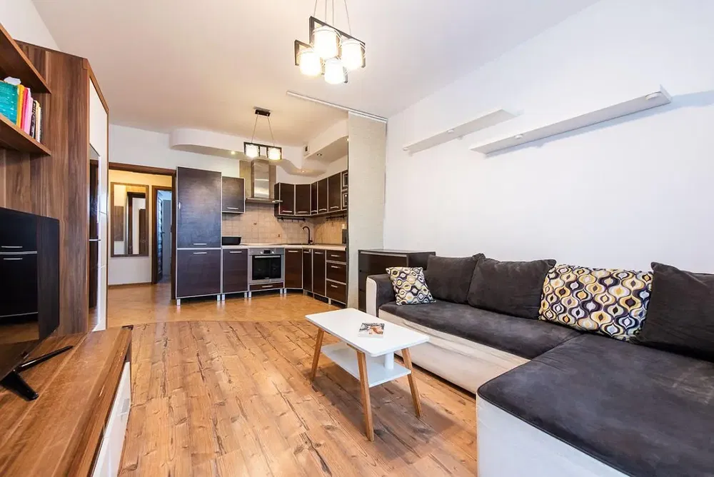 Küche; küchengeräte, holzboden, tageslicht, moderner stil, renoviert