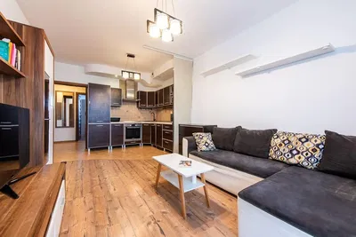 Küche; küchengeräte, holzboden, tageslicht, moderner stil, renoviert