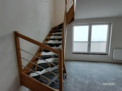 Salón; suelo de madera, luz natural, estilo moderno, techos altos