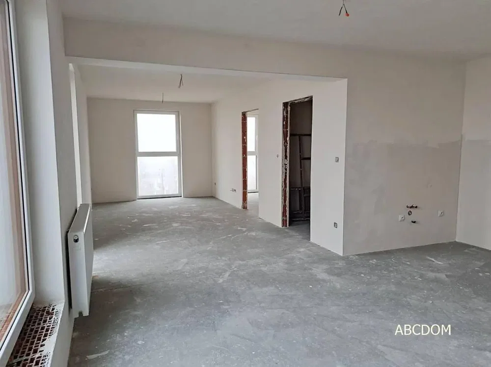 Cocina; electrodomésticos, suelo de madera, luz natural, estilo moderno, renovado