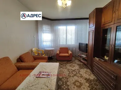 Wohnzimmer; holzboden, tageslicht, moderner stil, hohe decken