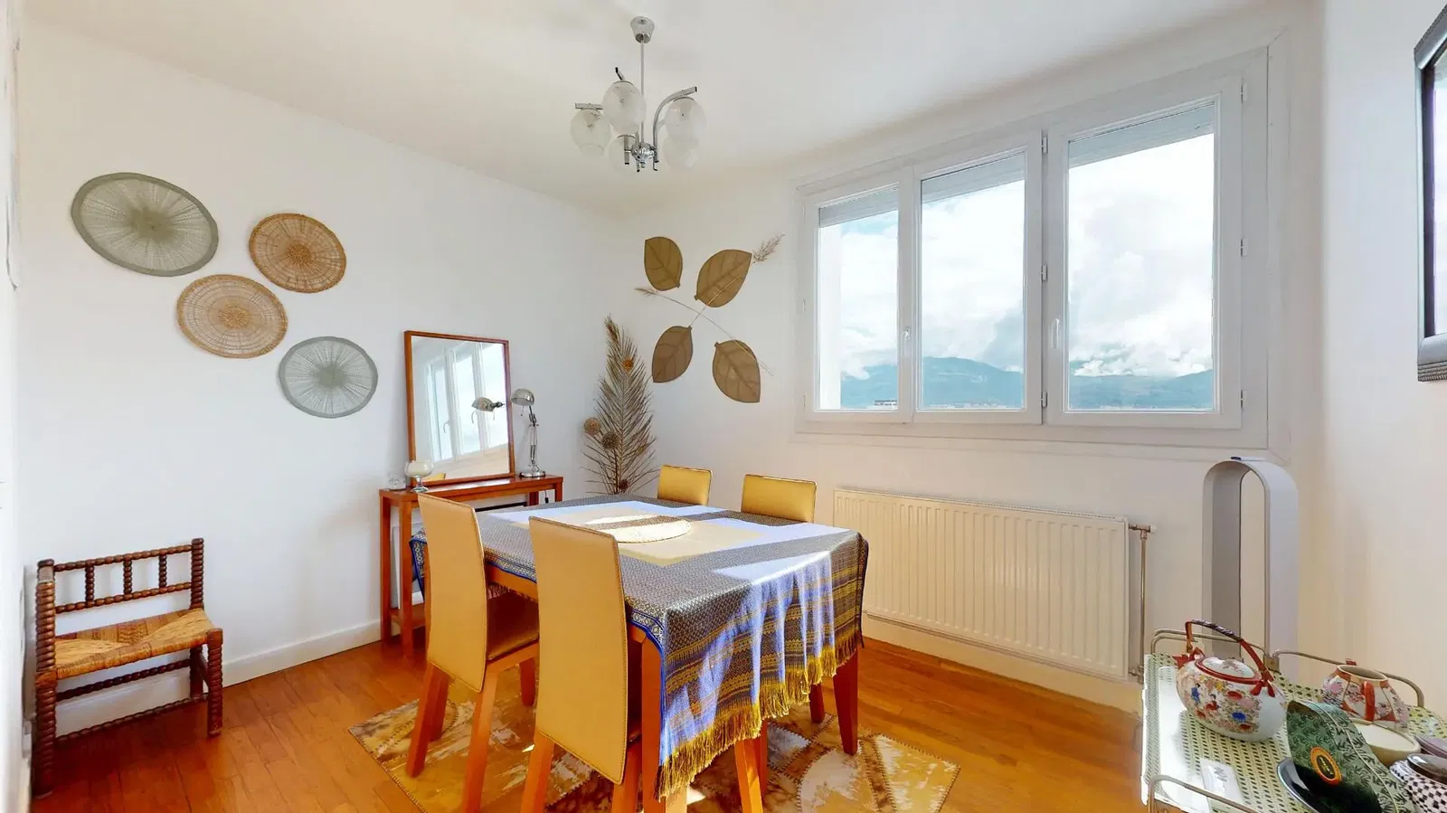 Κουζίνα; συσκευές κουζίνας, ξύλινο πάτωμα, φυσικό φως, μοντέρνο στυλ, ανακαινισμένο