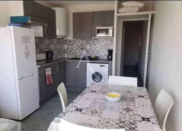 مطبخ; أجهزة المطبخ, أرضية خشبية, ضوء طبيعي, أسلوب عصري, مجدد