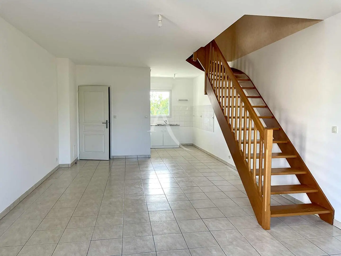 مطبخ; أجهزة المطبخ, أرضية خشبية, ضوء طبيعي, أسلوب عصري, مجدد