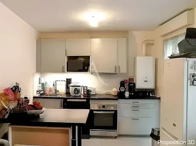 Oturma odası; ahşap zemin, doğal ışık, modern stil, yüksek tavan