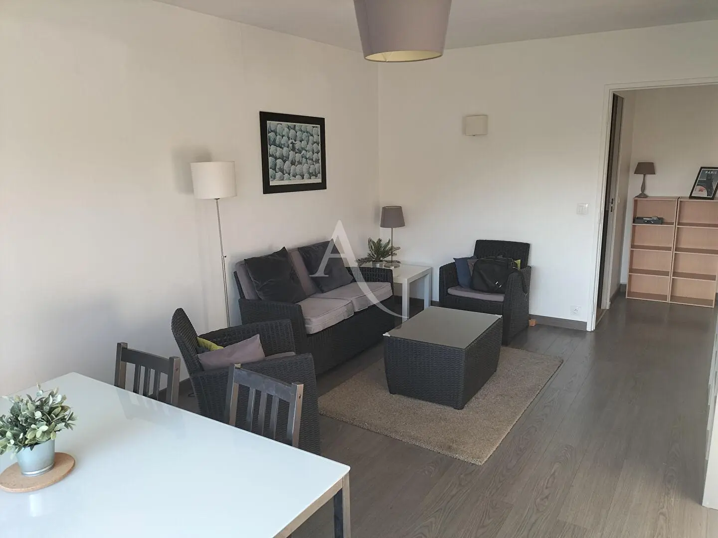 Kuhinja; kuhinjski aparati, pločice, prirodno svjetlo, moderni stil, renoviran