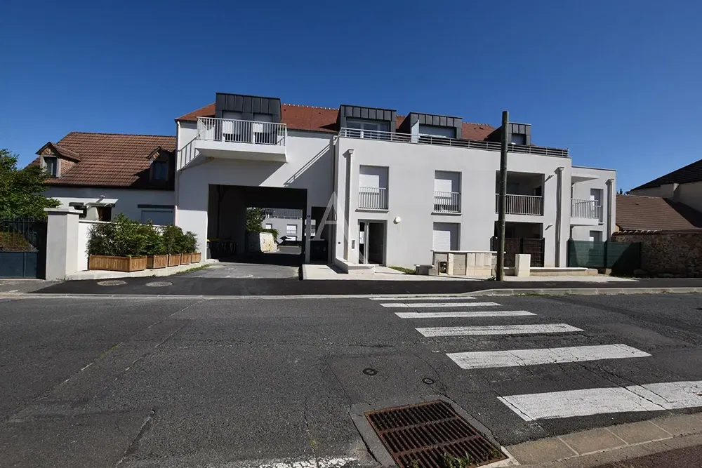 Mutfak; mutfak aletleri, ahşap zemin, doğal ışık, modern stil, tadilatlı