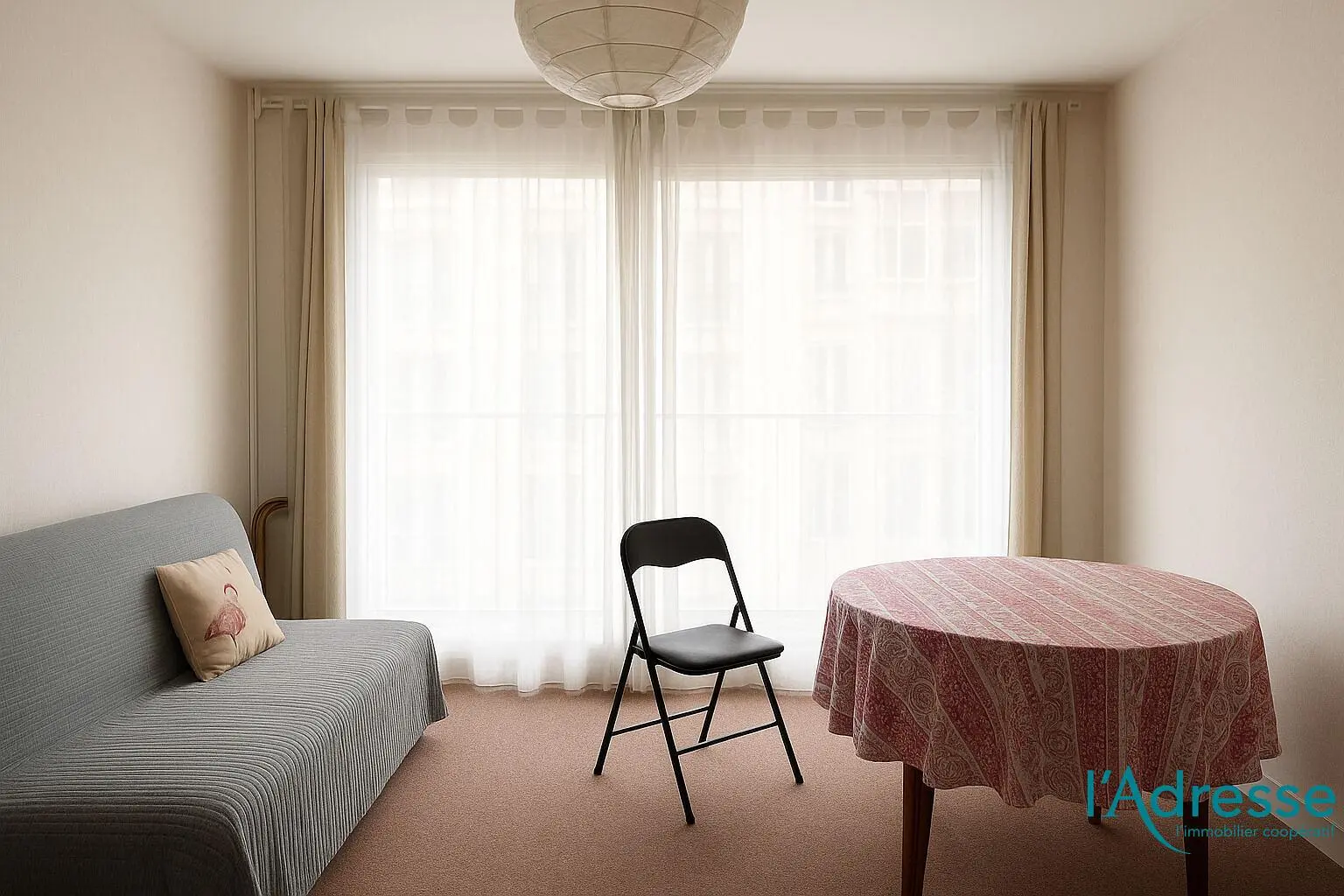 Kuhinja; kuhinjski aparati, drveni pod, prirodno svjetlo, moderni stil, renoviran