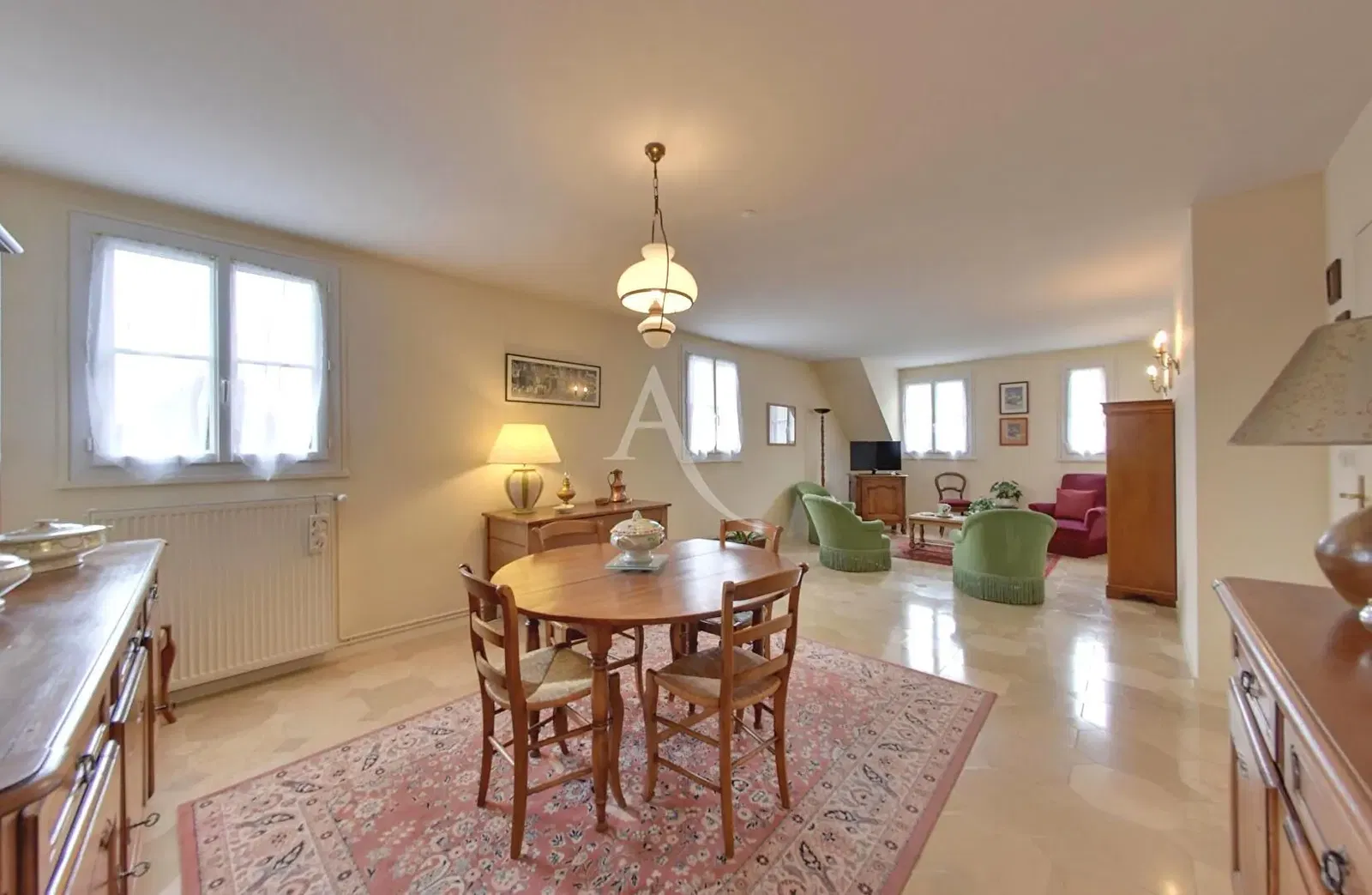 Living room; wood floor, natural light, modern style, high ceiling
