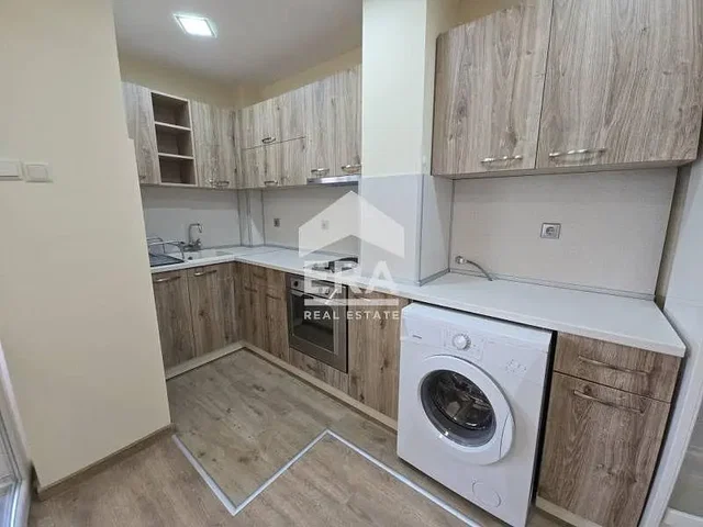 Salón; suelo de madera, luz natural, estilo moderno, techos altos