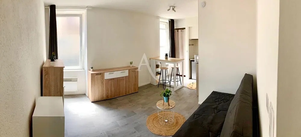 Dnevni boravak; drveni pod, prirodna svjetlost, moderan stil, visoki stropovi