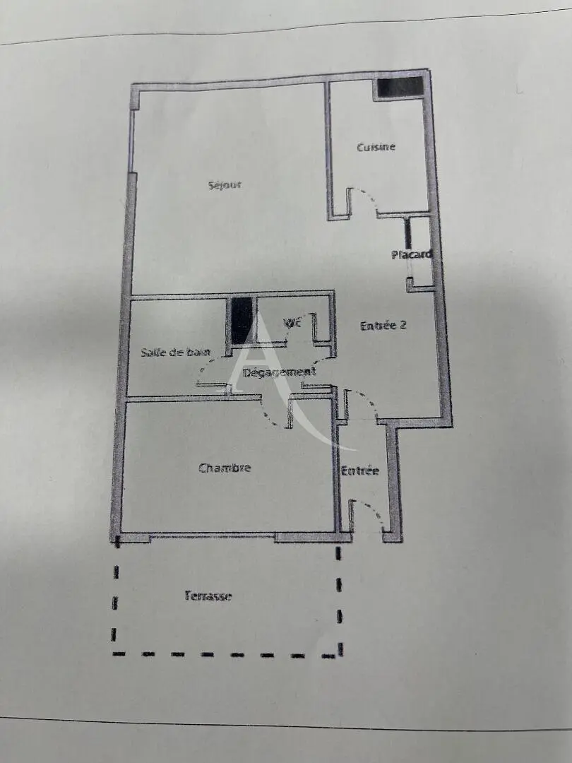 Дневна соба; дрвени под, природно светло, модерни стил, високи плафони