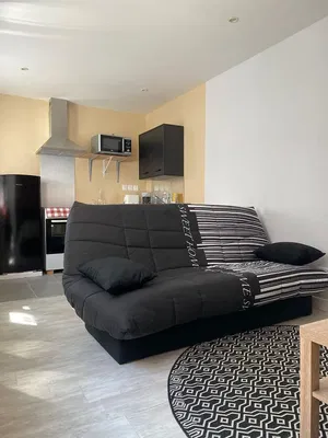 Дневна соба; дрвени под, природно светло, модерни стил, високи плафони