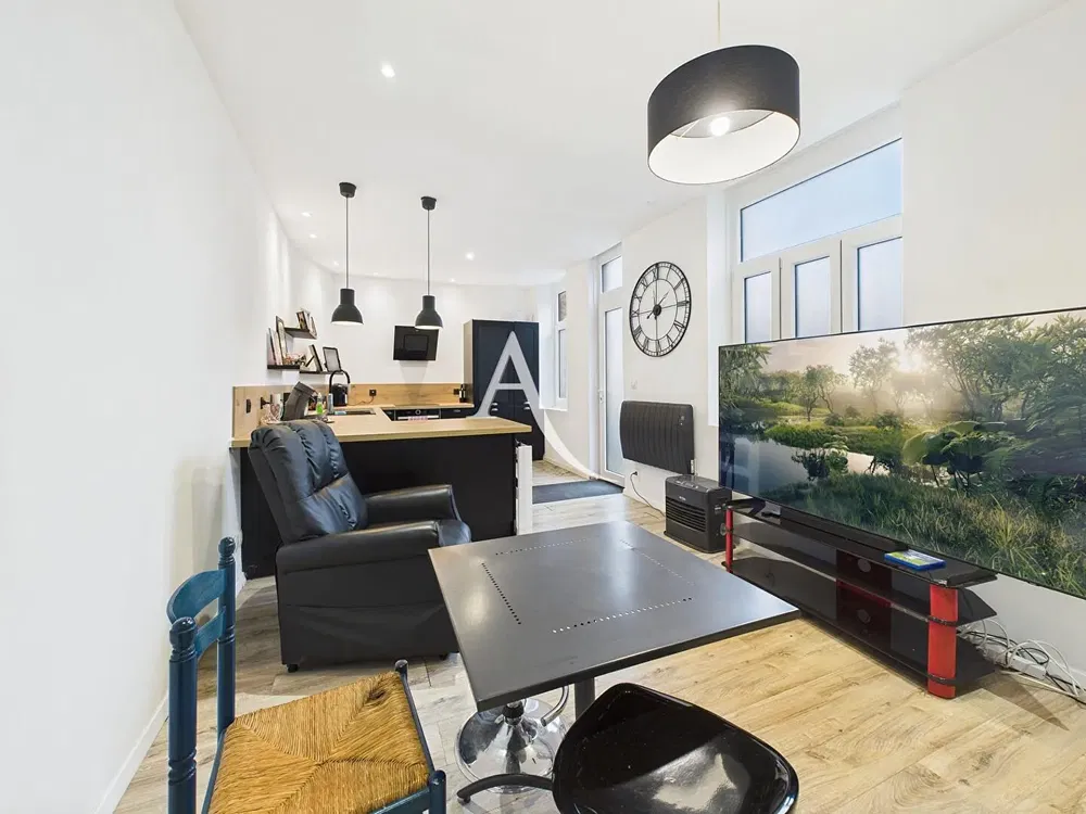 مطبخ; أجهزة المطبخ, أرضية خشبية, ضوء طبيعي, أسلوب عصري, مجدد