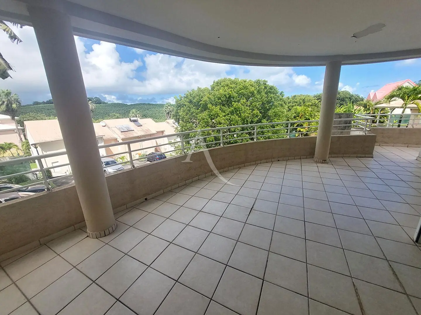 Küche; küchengeräte, holzboden, tageslicht, moderner stil, renoviert