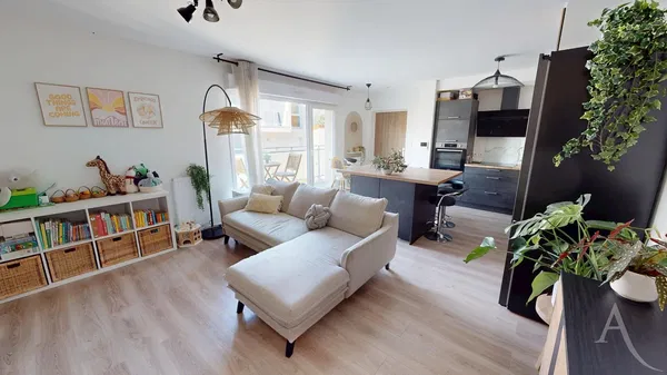 مطبخ; أجهزة المطبخ, أرضية خشبية, ضوء طبيعي, أسلوب عصري, مجدد