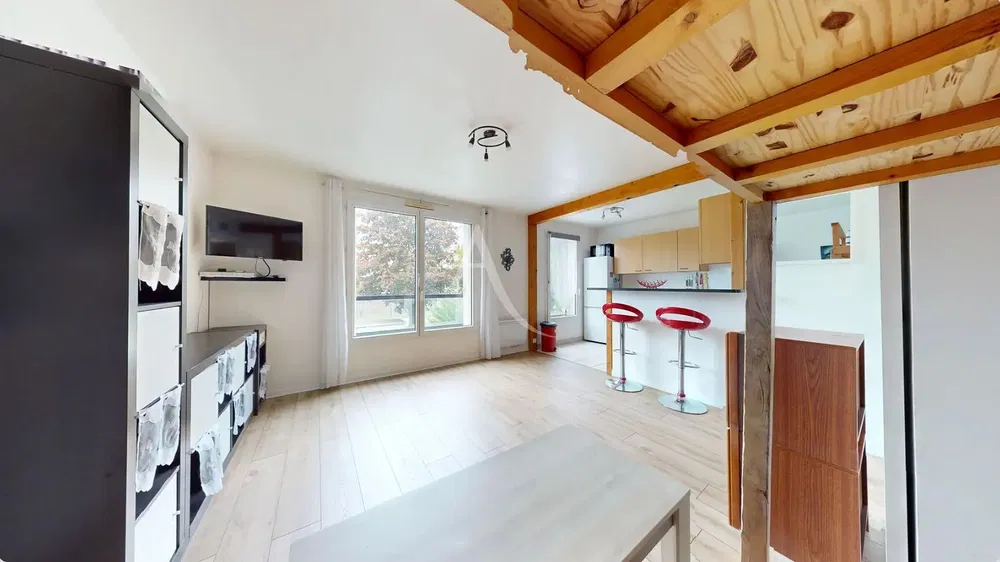 غرفة معيشة; أرضية خشبية, ضوء طبيعي, أسلوب عصري, أسقف عالية