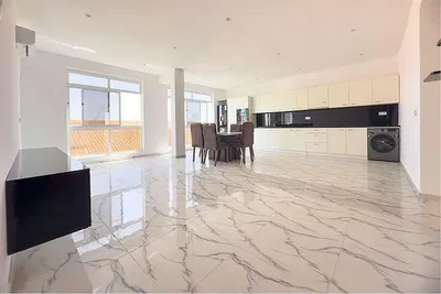 Cucina; elettrodomestici, pavimento in legno, luce naturale, stile moderno, ristrutturato