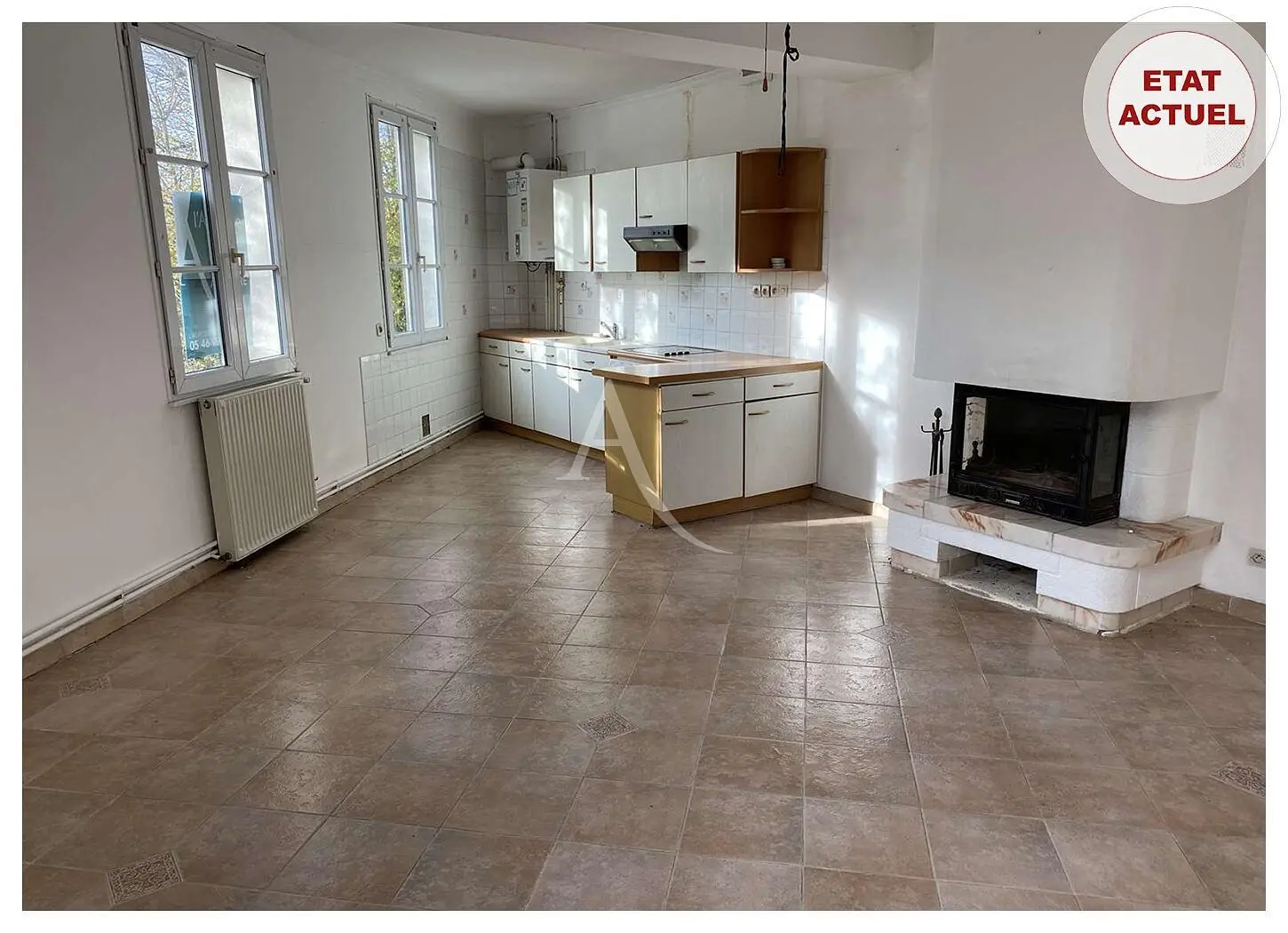 Wohnzimmer; holzboden, tageslicht, moderner stil, hohe decken