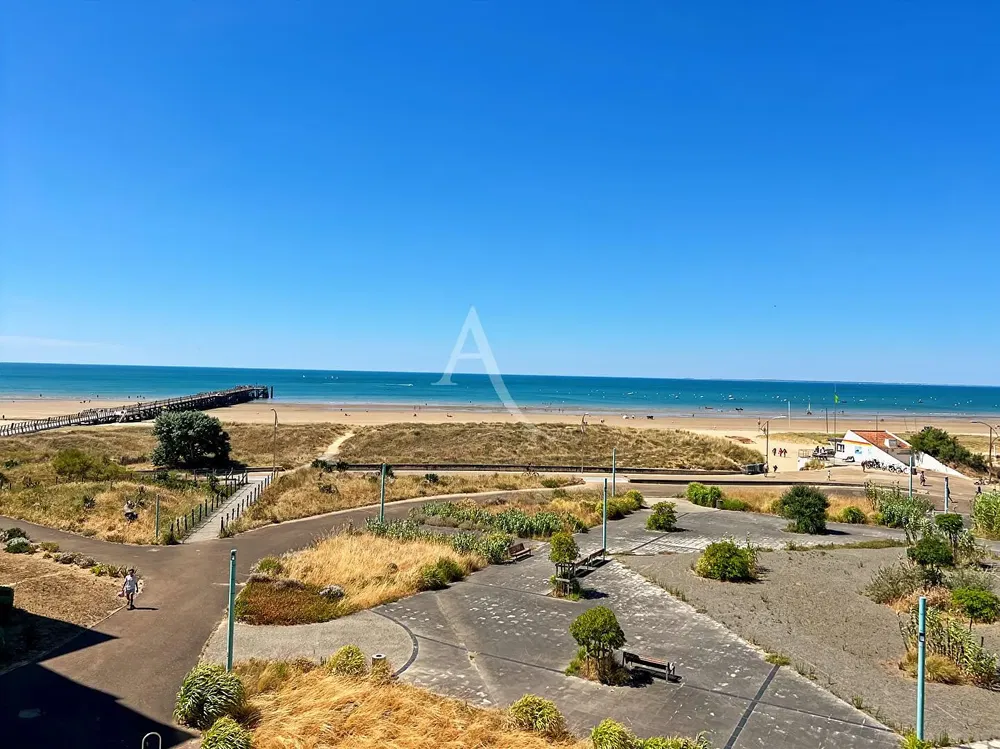 Küche; küchengeräte, holzboden, tageslicht, moderner stil, renoviert